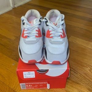 Nike Air Max 90 kids infared/black/white sz 5.5 (kids)/sz 7 (womens)